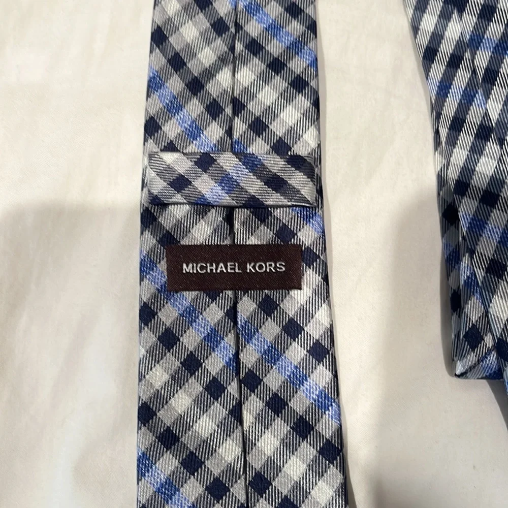 Boys Michael KORS tie in great condition.
